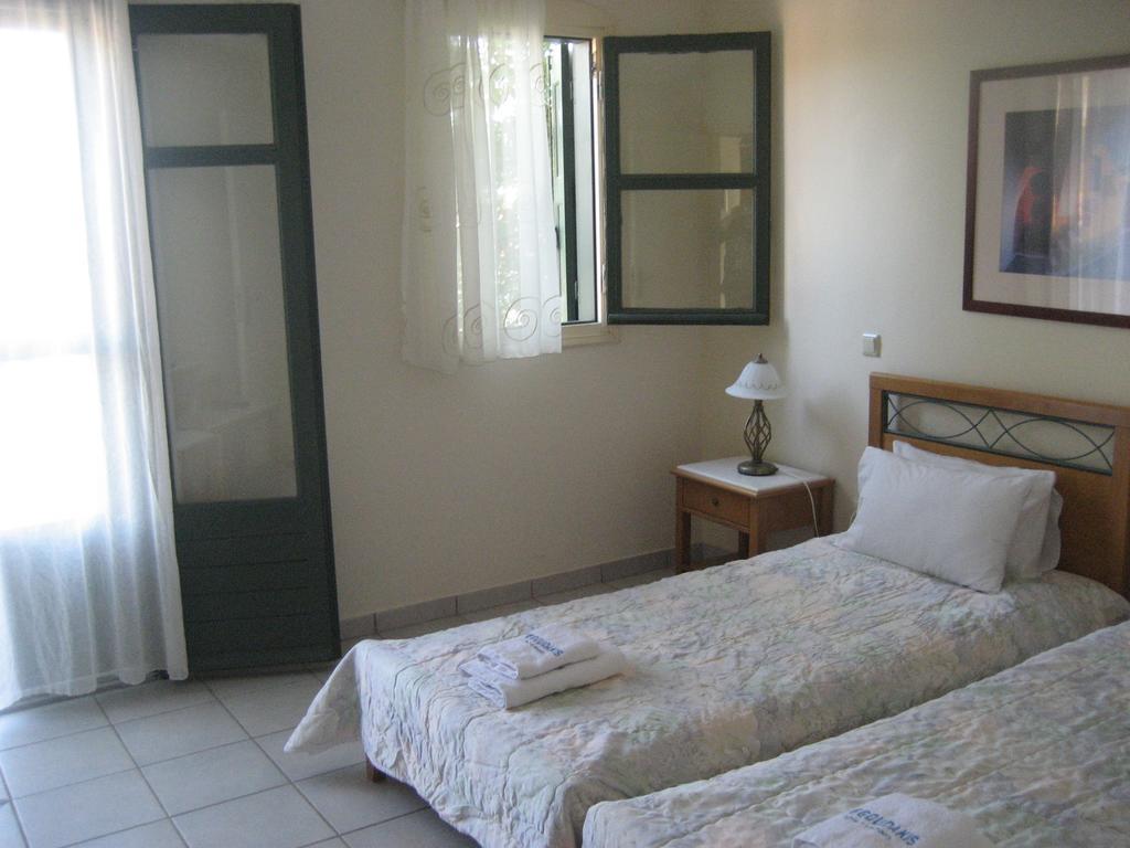 Kyveli Hotel Apartments Vrontados Luaran gambar